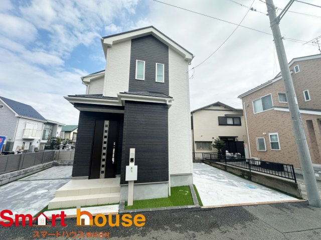 町田市南大谷1丁目　新築1棟の外観|外壁が周囲の街並みと青空に生えるお洒落な仕上がり！周囲には高い建物のないエリア。青い空が大きく感じますね。

