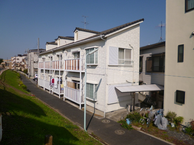 シャトル　ホワイトの外観|リバーサイドで日当たり良好♪