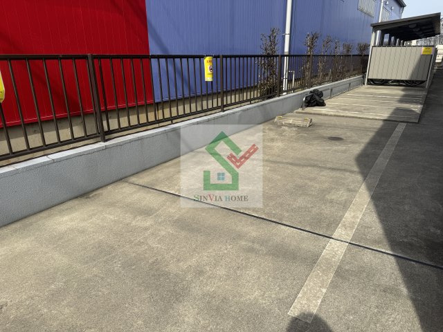 ラスターの駐車場