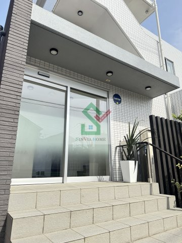 ラスターのエントランス