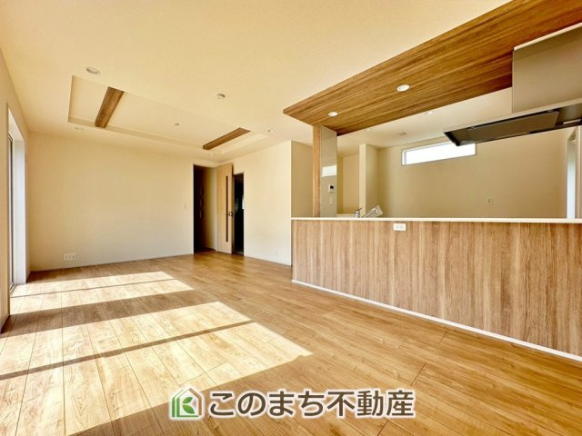 ブルーミングガーデン宇都宮市石井町の居間・リビング|オープンでのびやかな空間を生み出す、こだわりの広がりとゆとり。家族と過ごす時間を大切にしたい方にぴったりの明るくゆとりある住空間です。

