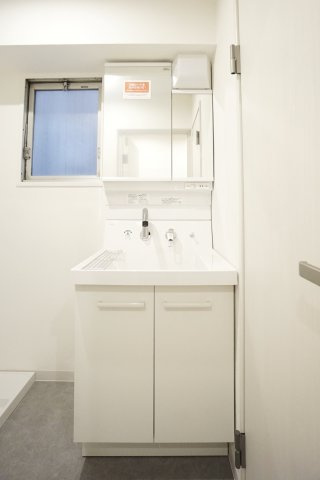 ライオンズマンション鶴舞の独立洗面台|弊社施工事例