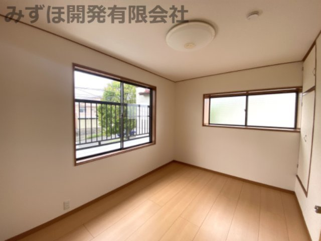 仙台市青葉区川平5丁目7-6の洋室|2階　6畳洋室
クロス張り替え済み　収納２ヶ所あり　明るいお部屋
