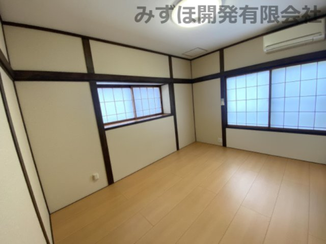 仙台市青葉区川平5丁目7-6の洋室|2階　6帖洋室
障子張り替え済み　収納あり