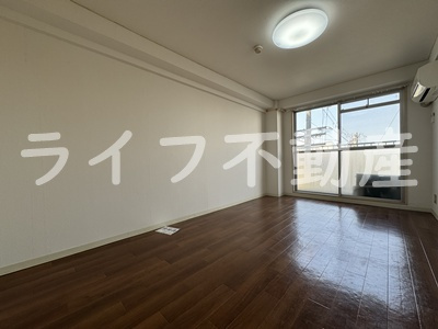 ルネッサンスCITYの居間・リビング|こちらの居間で趣味の時間をお楽しみください