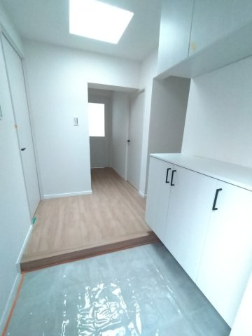 三旺マンション第二植田B棟の玄関|明るい玄関です