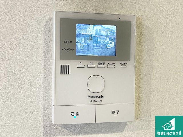 伊丹市北野　中古一戸建ての防犯設備|カラーモニターインターホン！声だけでなく来訪者の姿や顔がモニターで確認できるので、小さなお子様がいらっしゃるご家庭でも安心できます！