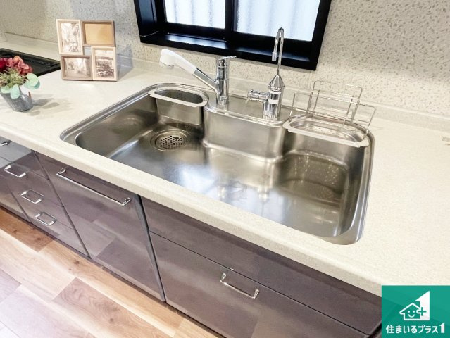 伊丹市北野　中古一戸建ての設備|広々としたシンクで食器洗いも楽々！