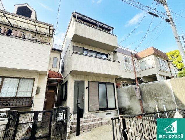 伊丹市北野　中古一戸建ての外観|周辺は落ち着いた街並みの住宅地！子育てがしやすい住環境です！気になることがありましたら、お気軽にお問い合わせください！
