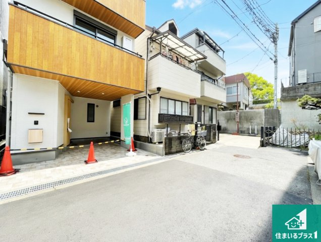 伊丹市北野　中古一戸建ての前面道路含む現地写真|車通りの少ない前面道路！お子様がいらっしゃるご家族でも安心！