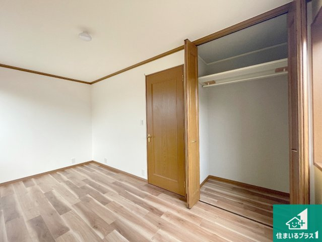 伊丹市北野　中古一戸建ての洋室|収納スペースが充実しているので子供の成長に合わせてたくさん収納ができます！家族構成に合わせた様々な活用ができる収納！
