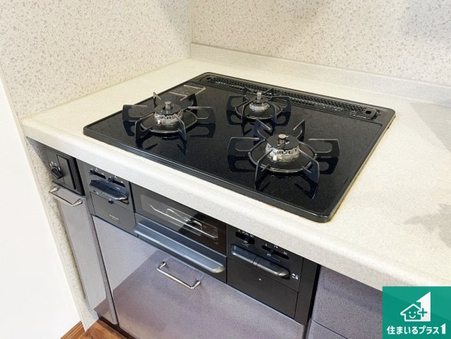 伊丹市北野　中古一戸建ての設備|３口あるので、まとめて料理をする時も大活躍！
