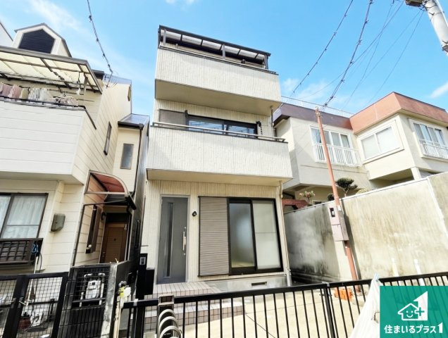 伊丹市北野　中古一戸建ての外観|周辺は落ち着いた街並みの住宅地！子育てがしやすい住環境です！気になることがありましたら、お気軽にお問い合わせください！
