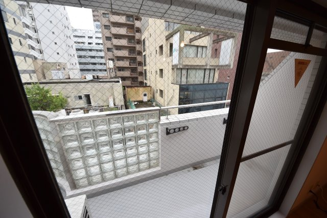 川﨑ビルのバルコニー