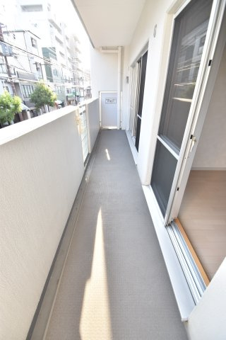 大阪市城東区関目１丁目の賃貸マンションのバルコニー