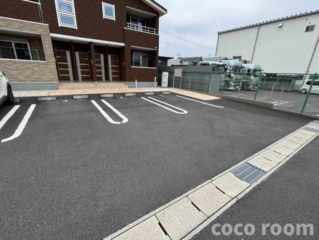 サンクスＢの駐車場