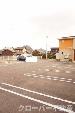 アスランリバーウエストＡの駐車場