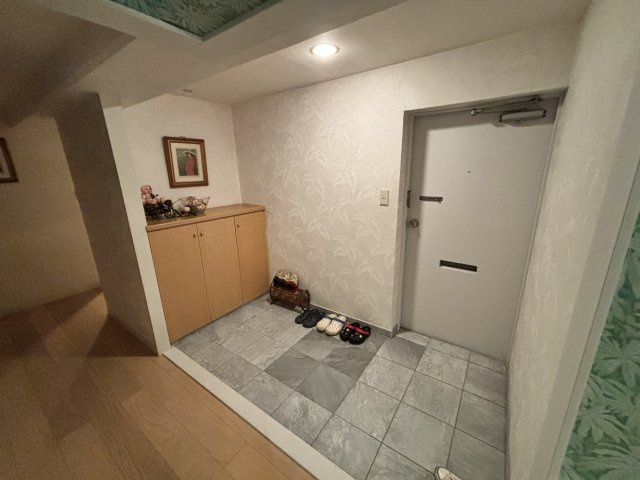 プラザ伊豆山の玄関|解放感のある広い玄関。