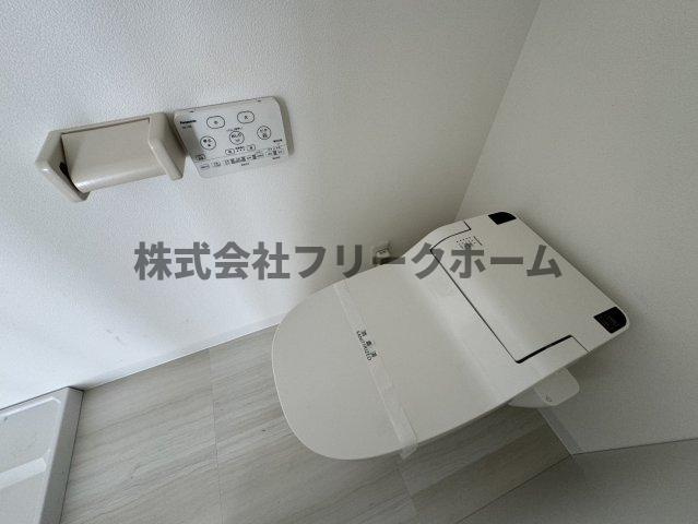 三鷹市下連雀４丁目の賃貸マンションのトイレ