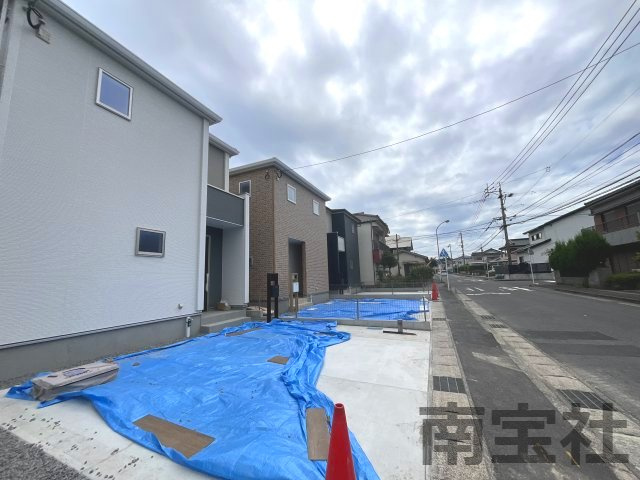 【前面道路含む現地写真】