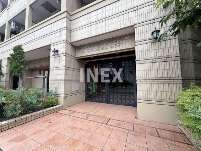横浜市西区戸部本町の賃貸マンションのエントランス