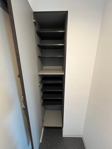 ジーメゾン寝屋川秦町ルシェールの収納