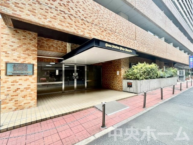 ライオンズステーションプラザ両国のエントランス|【エントランス】マンションのエントランスは、その物件の印象を決める、顔とも言える場所です。毎日通る場所ですからきれいなのが一番です。エントランス内はオートロックですので暮らしの安全も確保されています。