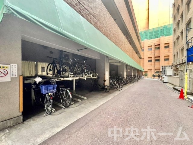 ライオンズステーションプラザ両国の駐輪場|【自転車置き場】最新の空き状況や費用などの詳細は担当スタッフまでお問い合わせください。