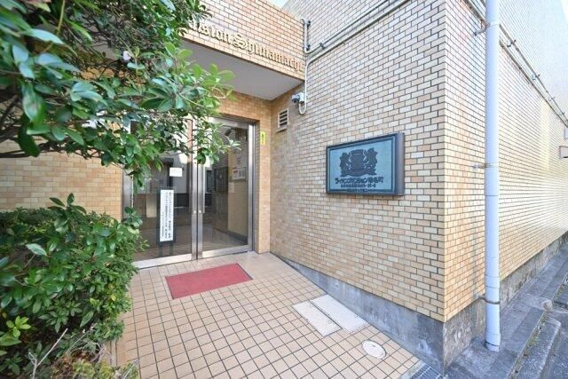ライオンズマンション椎名町のエントランス