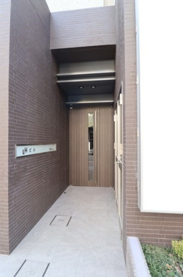 杉並区下井草５丁目の賃貸マンションのエントランス