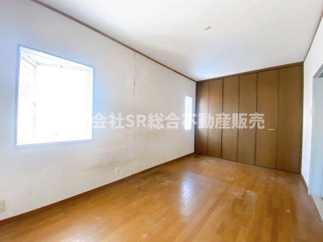 客坊町中古戸建の洋室|個人の部屋や寝室として使える洋室です