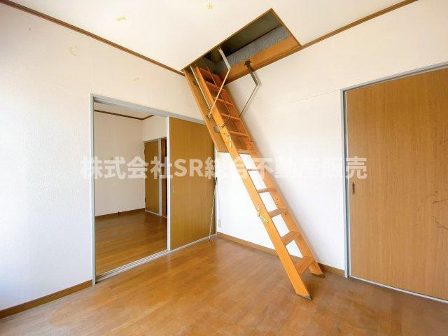 客坊町中古戸建の寝室|落ち着いた色調の寝室です