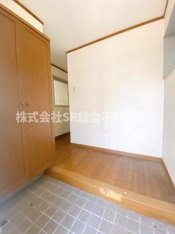 客坊町中古戸建の玄関|玄関にはシューズボックスあり、広く使えます！