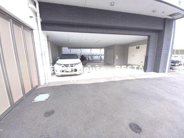 プロヴィスタ神戸三宮EASTの駐車場