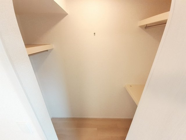 プロムナード北泉の収納|たっぷりとした収納スペースです