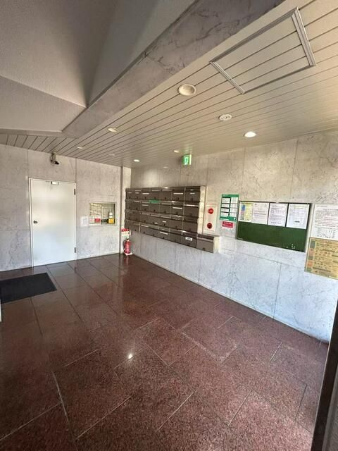 横浜市青葉区荏田西１丁目の賃貸マンションのエントランス