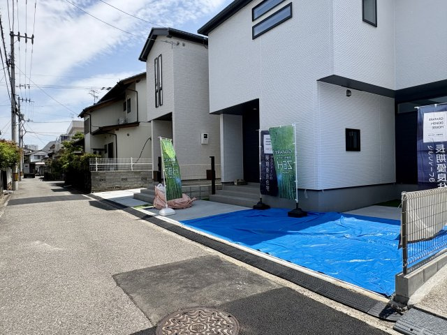 【残り1棟】高知市福井東町3期2棟　1号棟新築戸建ての前面道路含む現地写真