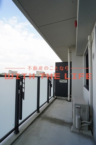 ルナ・グランデ【キャッシュバック対象物件】のバルコニー|バルコニーからの眺めを楽しみながら食事をしませんか