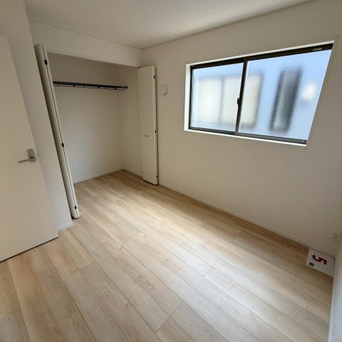 クレイドルガーデン松山市溝辺町 第2の洋室
