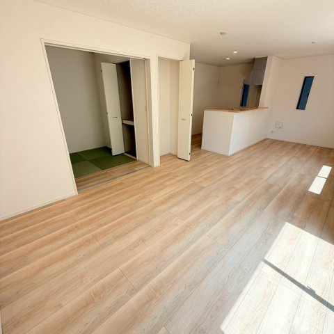 クレイドルガーデン松山市溝辺町 第2の居間・リビング