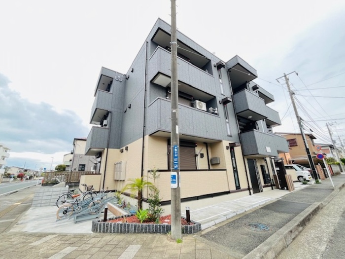 平塚市夕陽ケ丘のアパートの外観