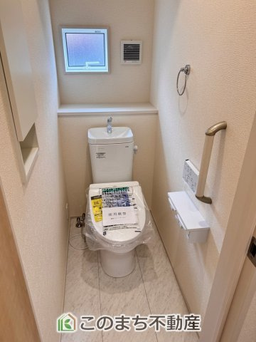 ブルーミングガーデン宇都宮市東原町のトイレ|同社施工物件の写真です。※建具やフローリング、その他仕様が違う場合がございます。