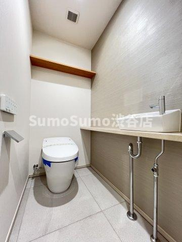 ルミークアン目黒のトイレ|落ち着いた色調のトイレです