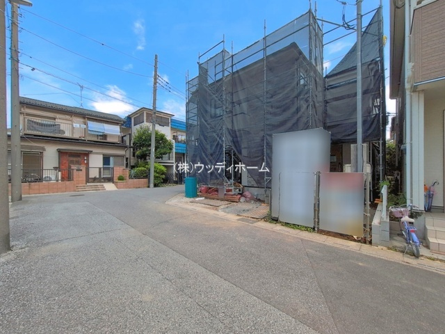 春日部市緑町6期　新築一戸建ての前面道路含む現地写真