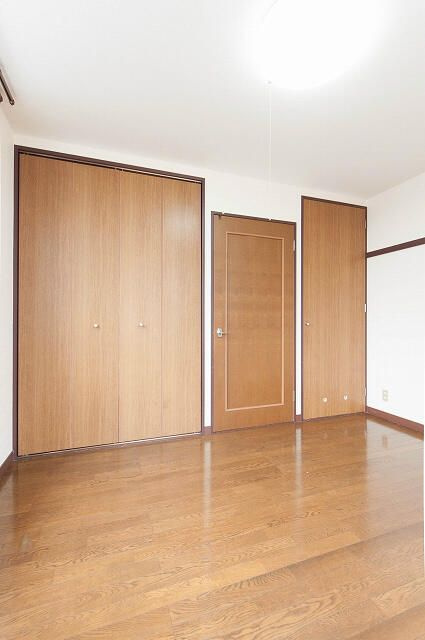 相模原市中央区鹿沼台２丁目の賃貸マンションの収納