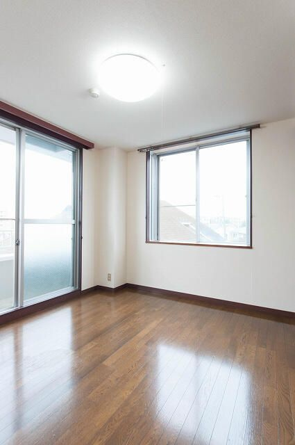 相模原市中央区鹿沼台２丁目の賃貸マンションの居間・リビング