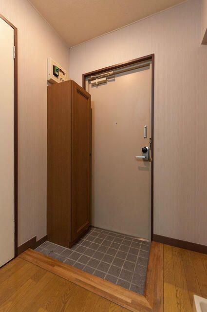 相模原市中央区鹿沼台２丁目の賃貸マンションの玄関