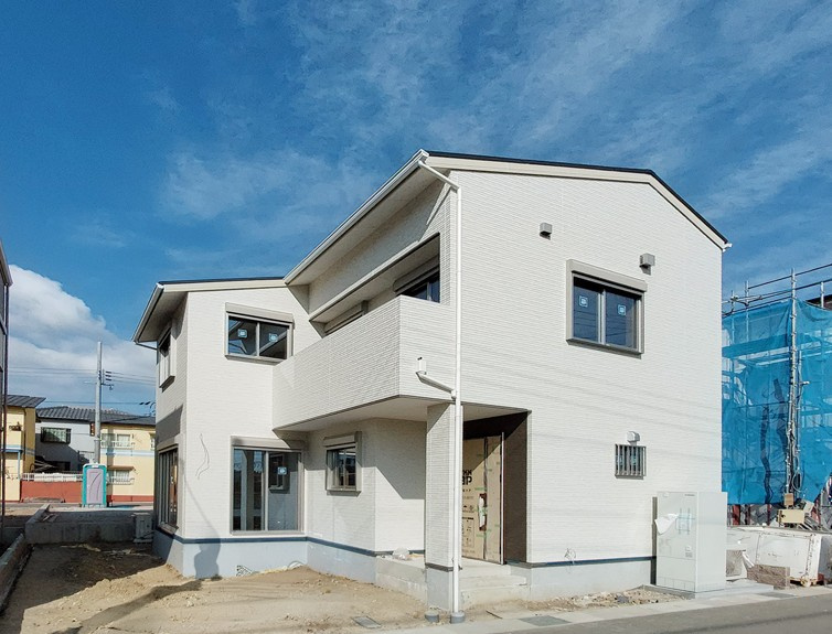 鶏冠井町番田６号地の外観
