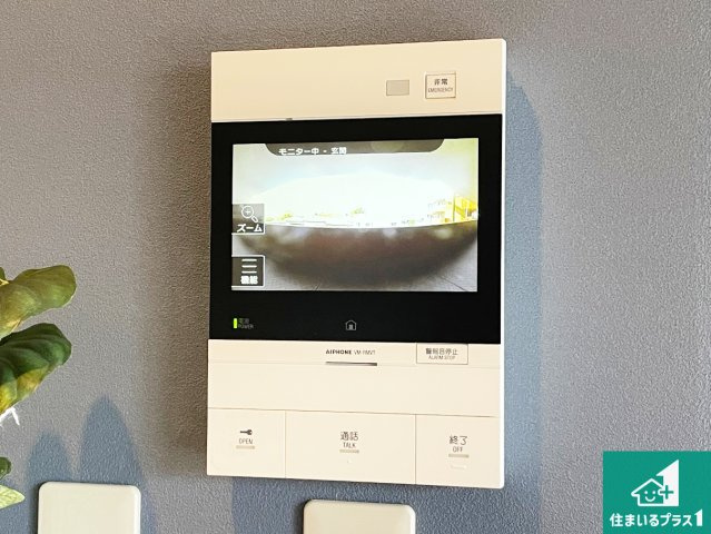 グローバル伊丹昆陽里の防犯設備|来訪者の姿が確認できるインターホン！
