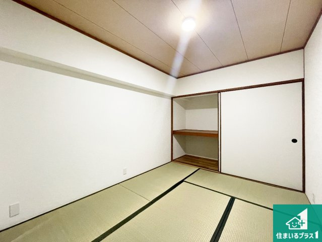 芦屋精道スカイハイツの和室|一室あると便利な和室は客間としてだけでなく、小さなお子様のプレイルームや食後のくつろぎスペースとしてもご利用いただけます。収納もついていますので大活躍間違いなし！